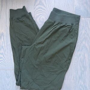Alo yoga men’s light joggers army green size small EUC